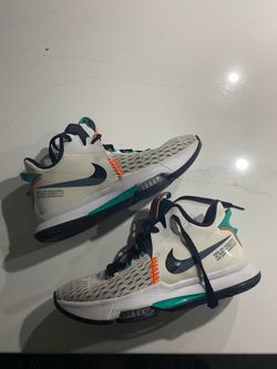 Nike LeBron Witness 5 'White Clear Jade'