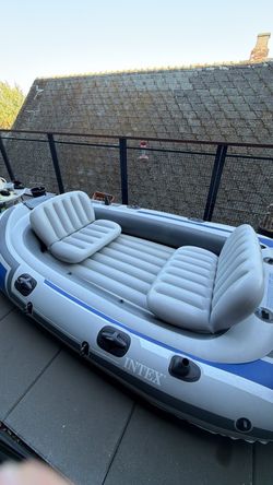 Intex Excursion 4 Inflatable Boat + Oars