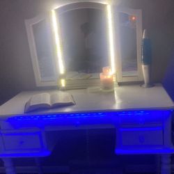 Vanity With Lights Don’t Need It Anymore. Just Got A New One.