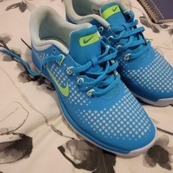 Nike SHOES 61/2 