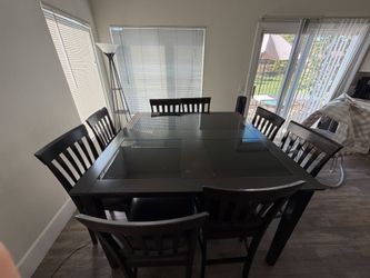 Free dining table