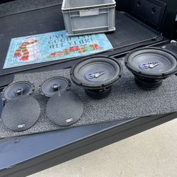 4 car stereo speakers working good