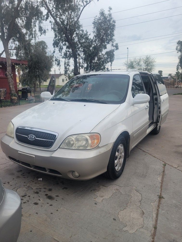 2005 KIA Sedona