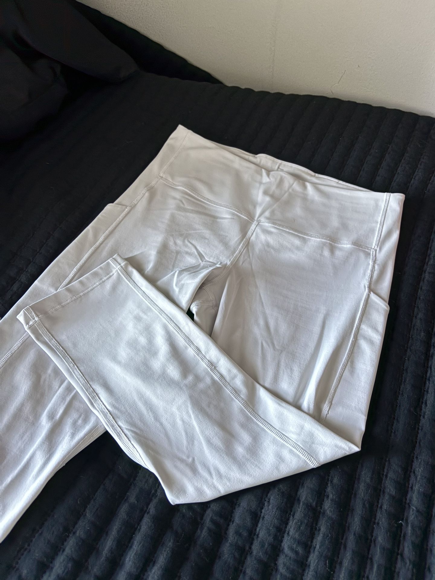 Athleta White Capri Leggings 