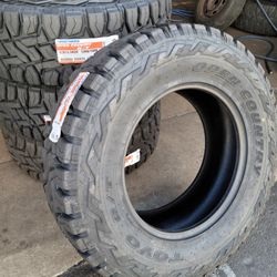 37x12.50R20 Toyo Open Country R/T tires