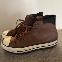 Men brown Converse boots  
