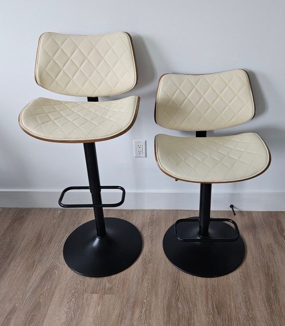 Wide Seated Set of 2 Bar Stools
