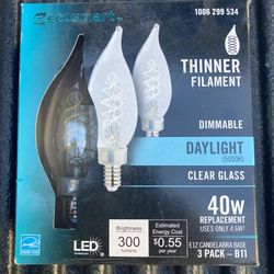 Light Bulbs. 3 Pack. 40 Watt. See Photos For More Details.