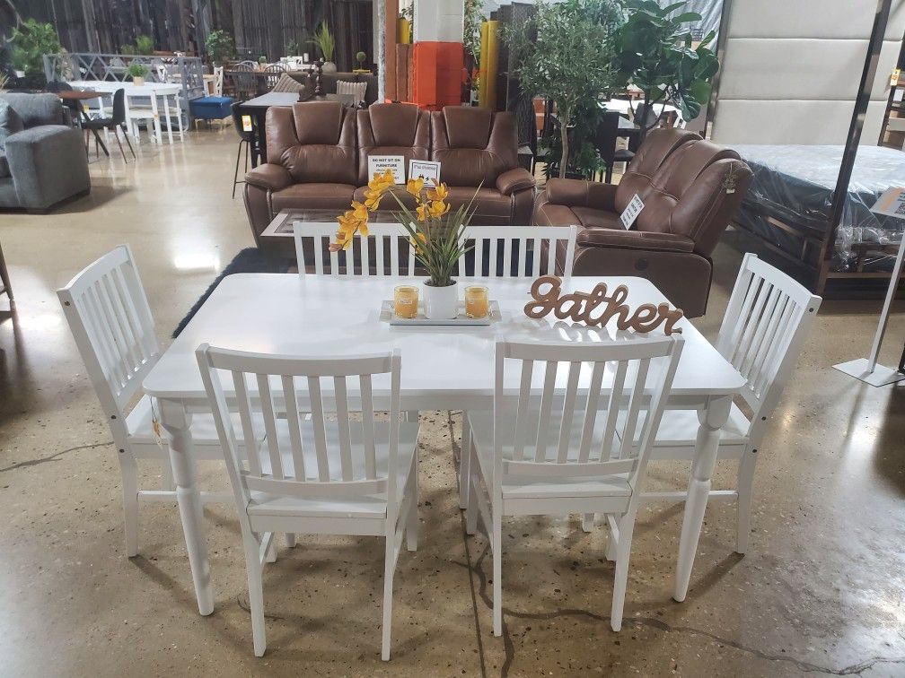 White 7pc Farmhouse Dining Set (New)
