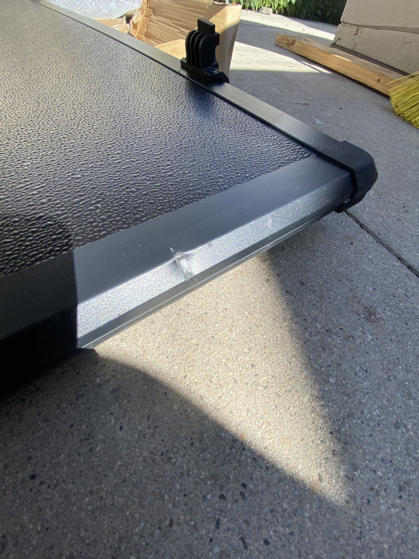 5ft Damaged Truck Bed Cover Tapa Dura Camión 