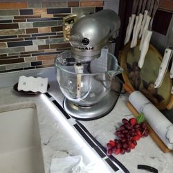 Kitchen Aid Mixer. 