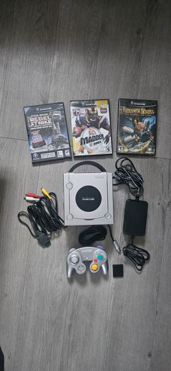 Nintendo silver gamecube with 3 games and 1 memory card