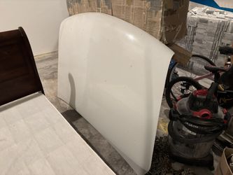 2002 Chevy Tahoe Hood