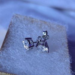 VVS1 0.5ct Moissanite Stud Earrings 