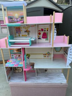 Barbie doll house