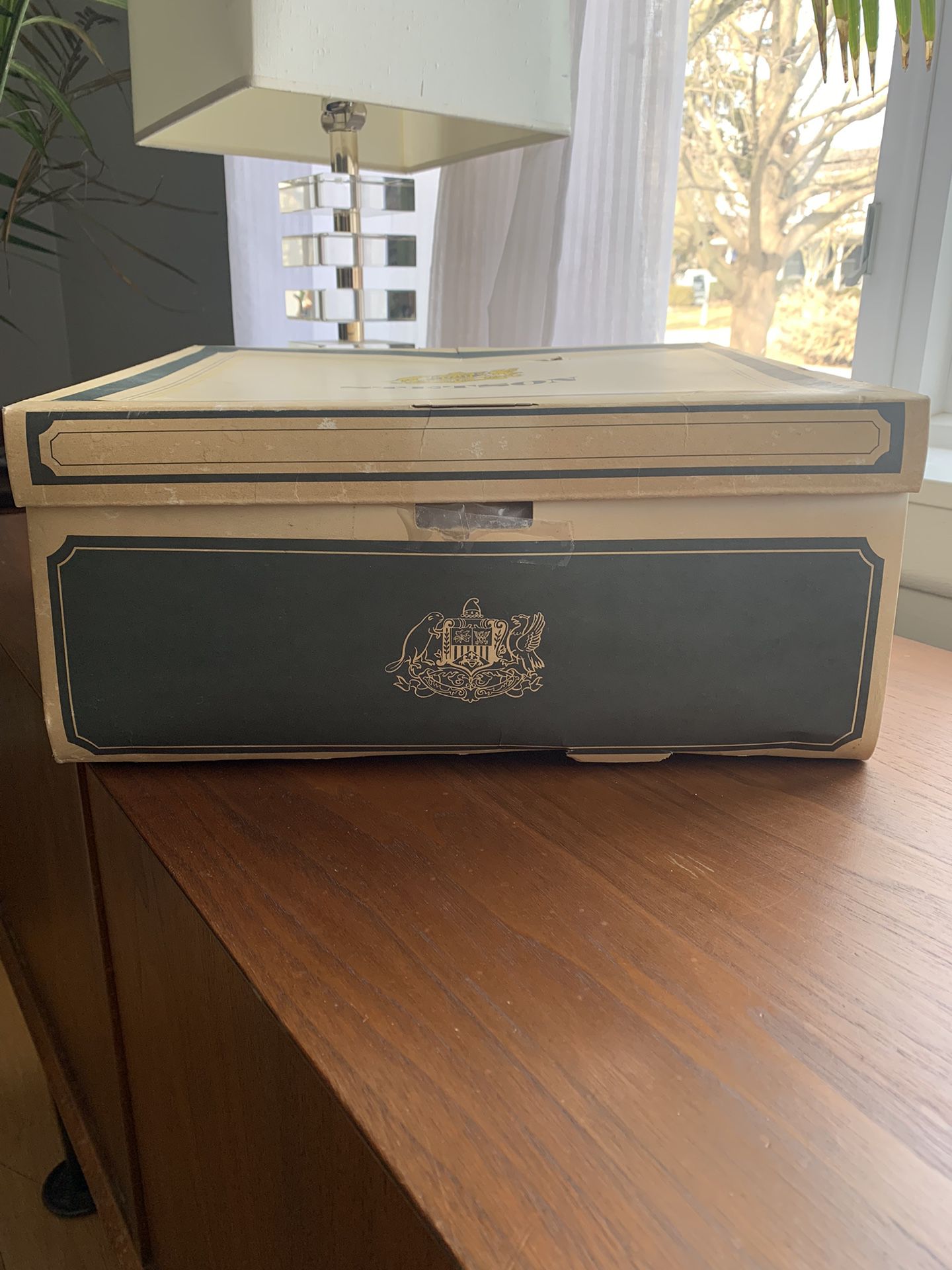 Antique Hat box /travel case for Sale in Fort Worth, TX - OfferUp