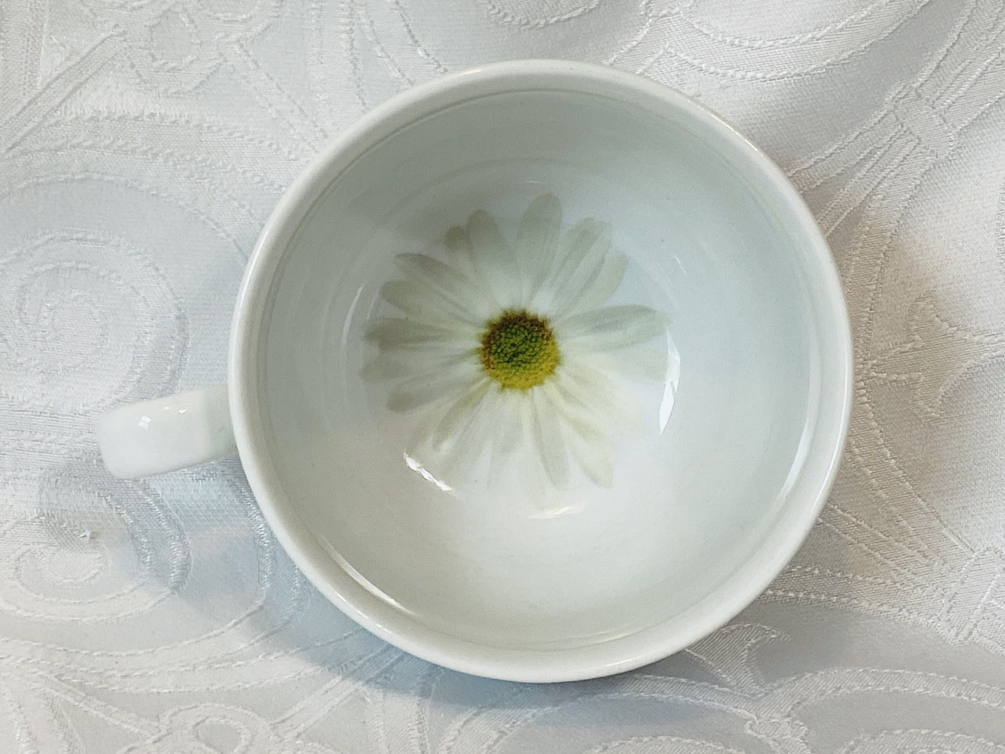 HTF! Vintage ISAAC MIZRAHI WHITE DAISY Coffee Mug 4.25" DIAM 3" HIGH EUC