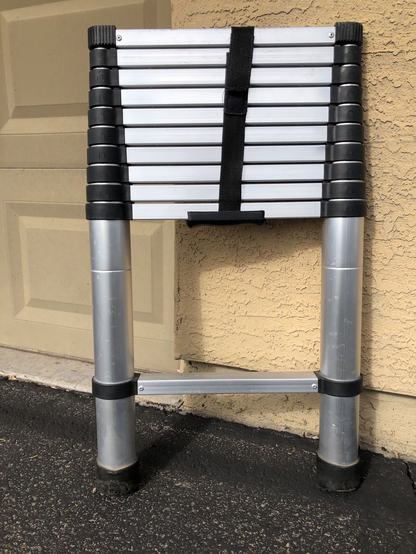 thumbnail image 2 of RecPro RV Aluminum Telescoping Ladder - 12' 6" Collapsible Extension Ladder 2 of 3