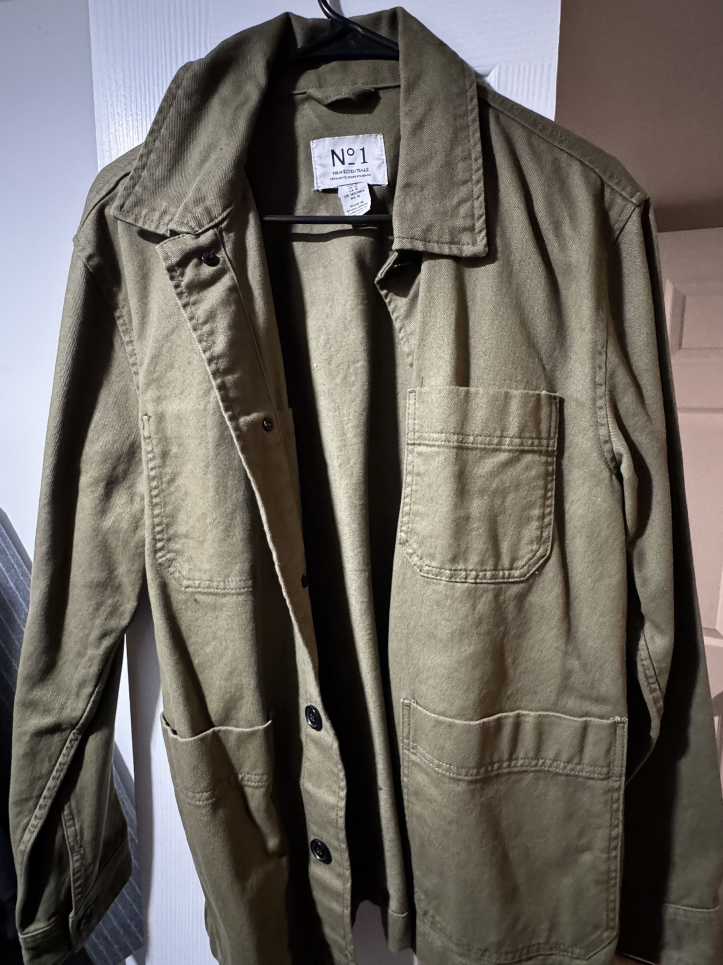 🧥 Selling Gently Used Clothes – Variety of Styles & Sizes 🩳👚