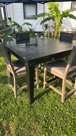 Bar table