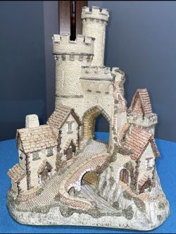 David Winter Cottages Landowners Collection CASTLE GATE 1984 Limited Edition
