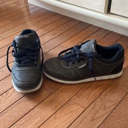 Boy Shoes Like New Size 6 