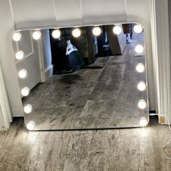 SLIMOON Hollywood Vanity Mirror with
Lights, 17 Dimmable LED Bulbs 3 Color
Lighted Makeup Mirror