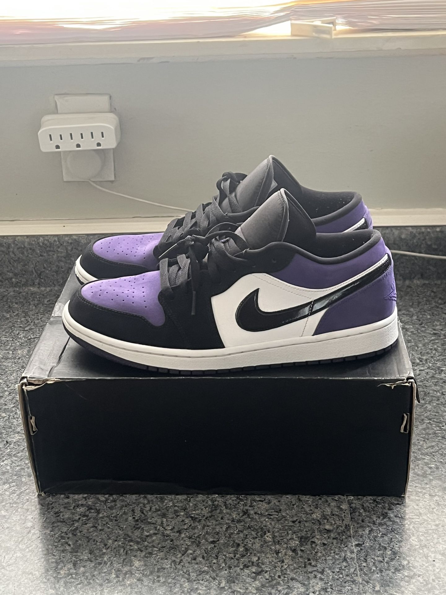 Jordan 1 Low Court Purple