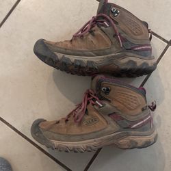 Keen Woman Hiking Boots