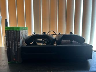 Xbox One 500GB, Games + 2 Controllers