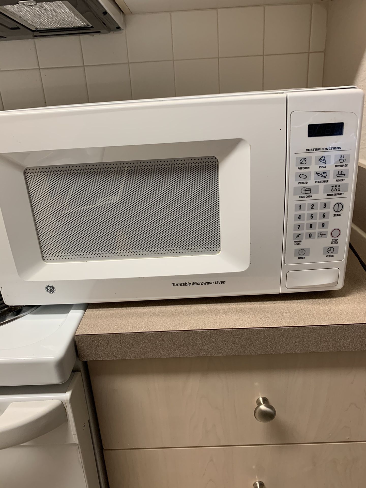 GE Turntable Microwave Oven