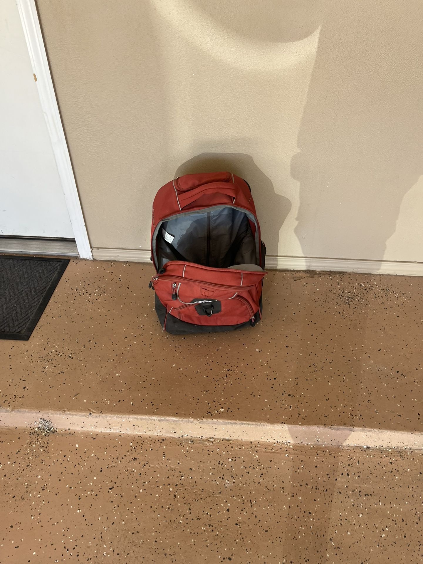 High Sierra  Carry On Bag  Roller/ Back Pack All In One