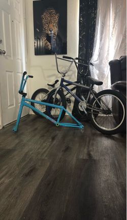 Ocean blue Aron rose frame set up