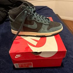 Brand new Nike dunk high ( Spruce )