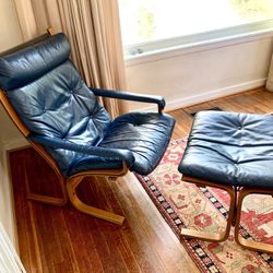 Set of Norwegian Siesta Leather Lounge Chair with Ottoman