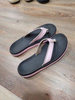 Girls' flip flops, size 6