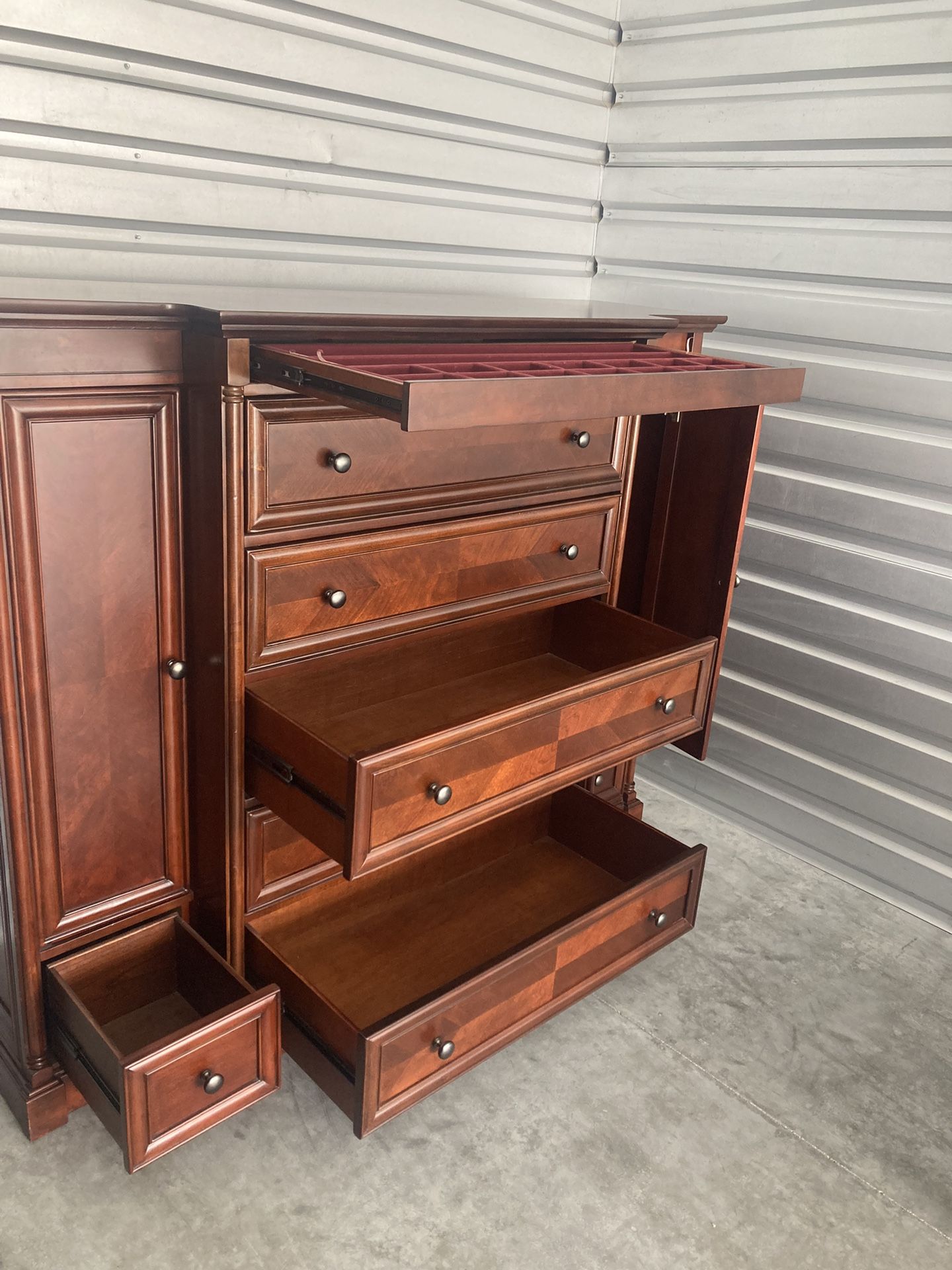 Dark Cherry Bedroom Dresser Set for Sale in Murrieta, CA OfferUp