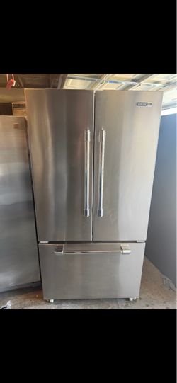 Vicking refrigerator 36”