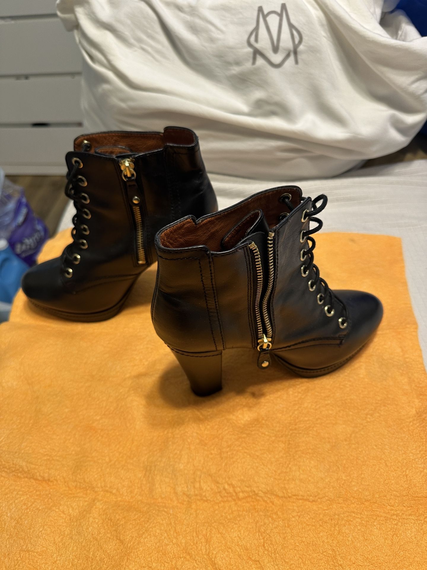 WOMENS H&M BLACK LEATHER BOOTS SIZE 8.5