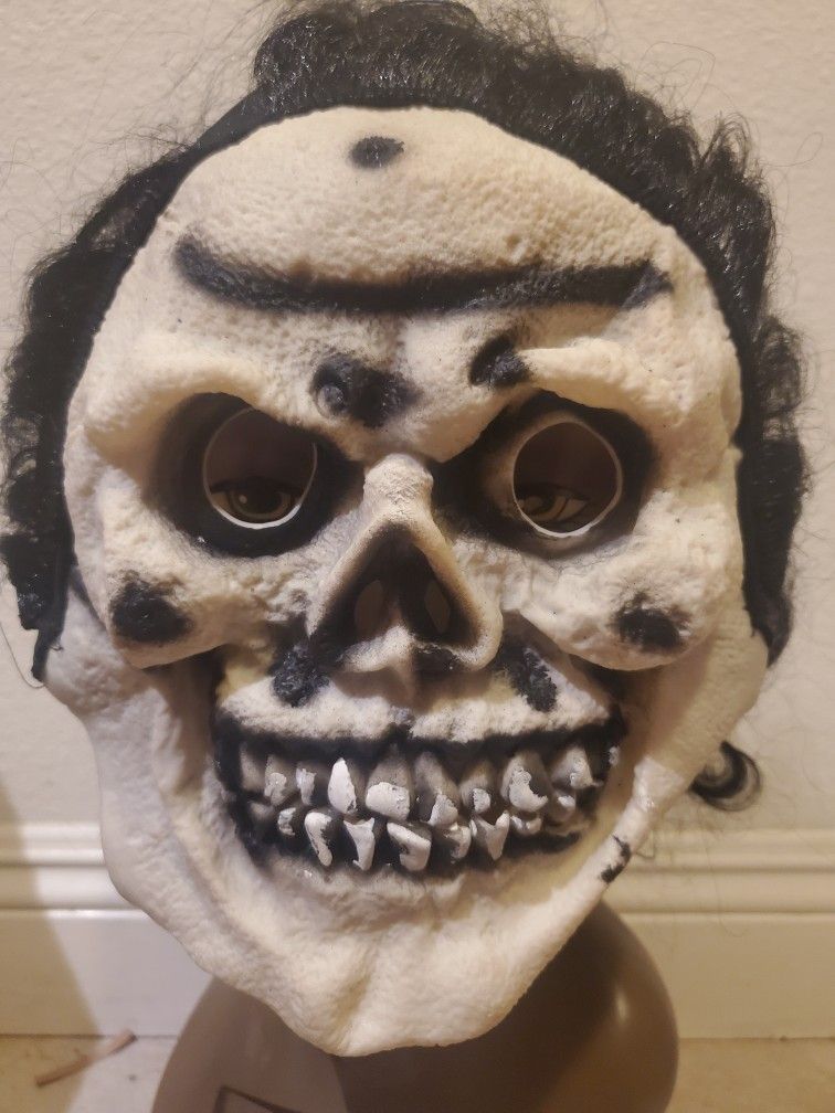 Vintage Halloween Skull With Black Wig Cap Textured Vynyl Rubber Used Teen Haunt
Here is a cool vintage halloween skull mask