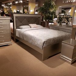 4PC Queen Bedroom Set 🔥SALE🔥