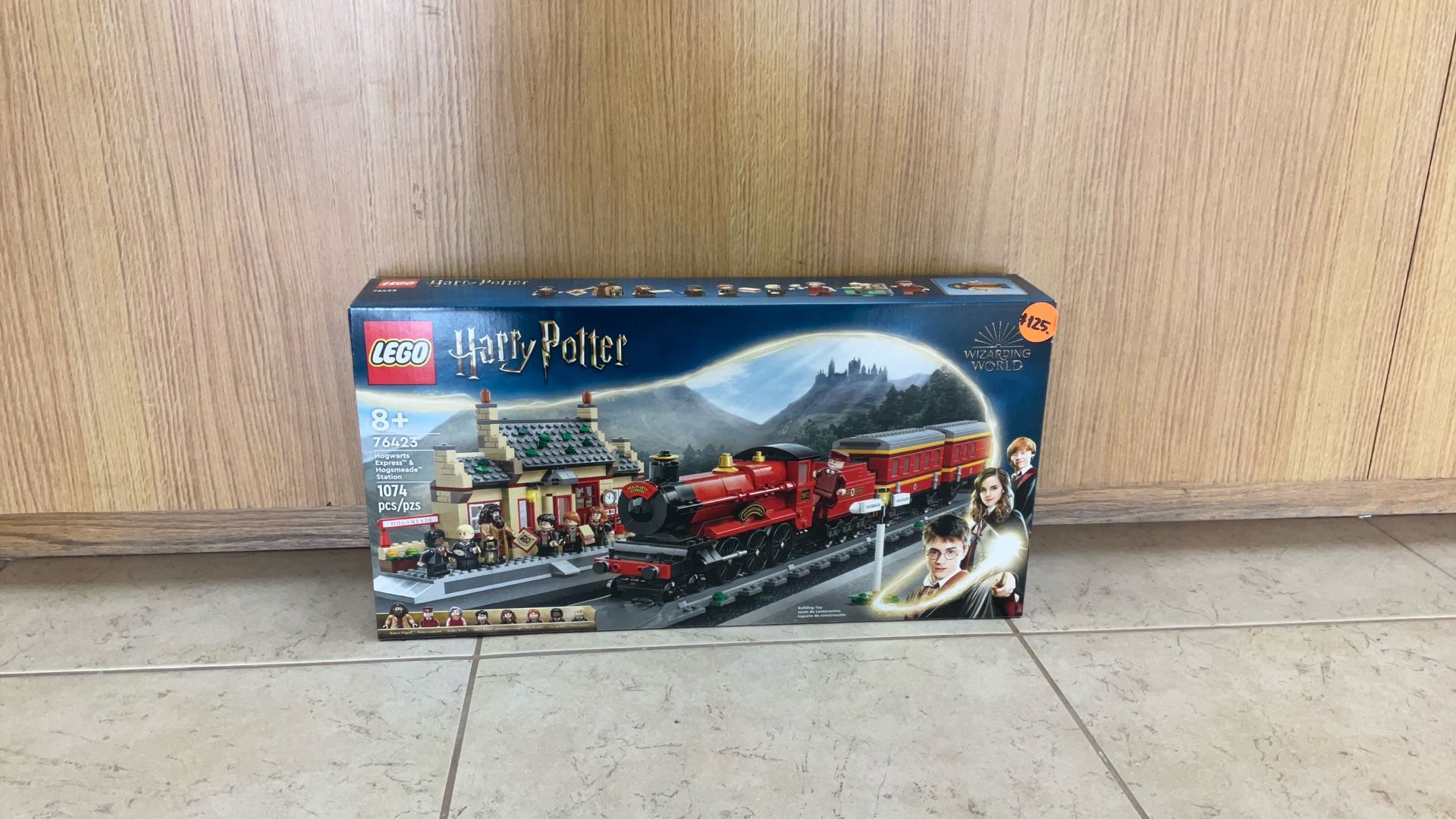 LEGO HARRY POTTER WIZARDING WORLD 76423 HOGWARTS EXPRESS & HOGSMEADE STATION.
