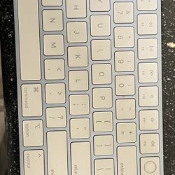 Apple Keyboard 