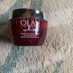 Olay Whip Hydrating Moisturizer With Sunscreen BRAND NEW