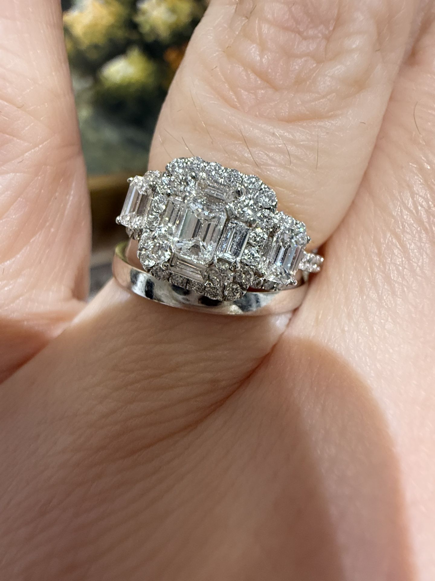 14K Gold Natural Diamonds Gorgeous Ring