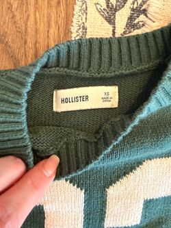 Hollister Knit Sweater Size XS