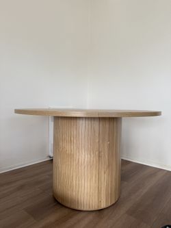 Round Light Wood Dining Table - fluted 47”