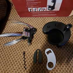 Quicksilver Deluxe Lever Style Corkscrew 4 piece gift set brand new never been used and sells for $35... selling for $15