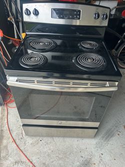 Electric Self Cleaning Oven - Like New / Read Below ⬇️ ITS AVAILABLE WHY ASK