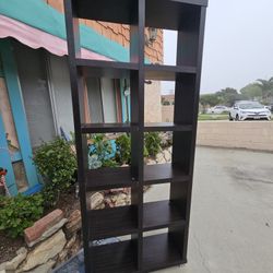 10 Shelf Book Case In Good Condition 